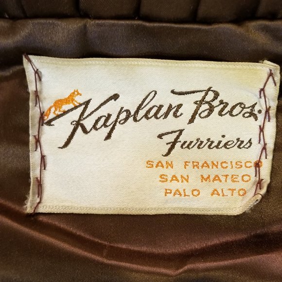 Vintage fur capelet with sleeves - Picture 7 of 9